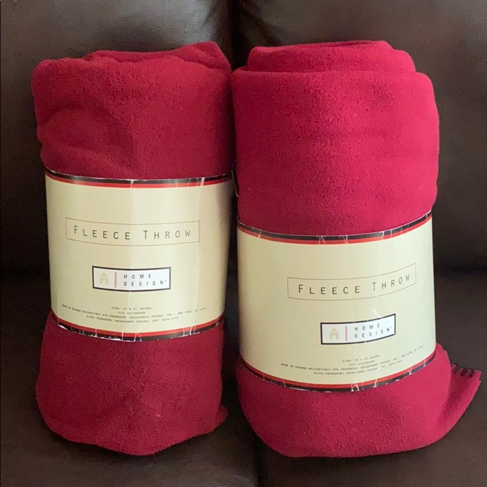 2 fleece throw blankets